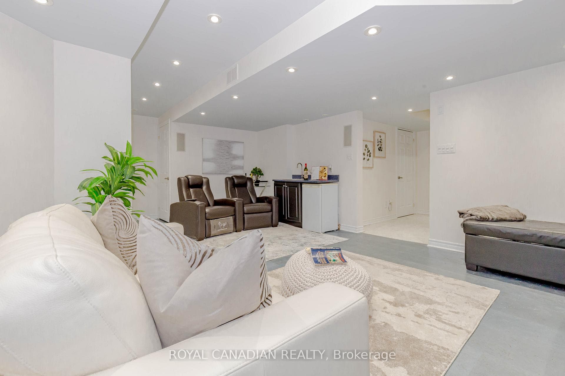 3161 Scotscraig Crescent photo 34