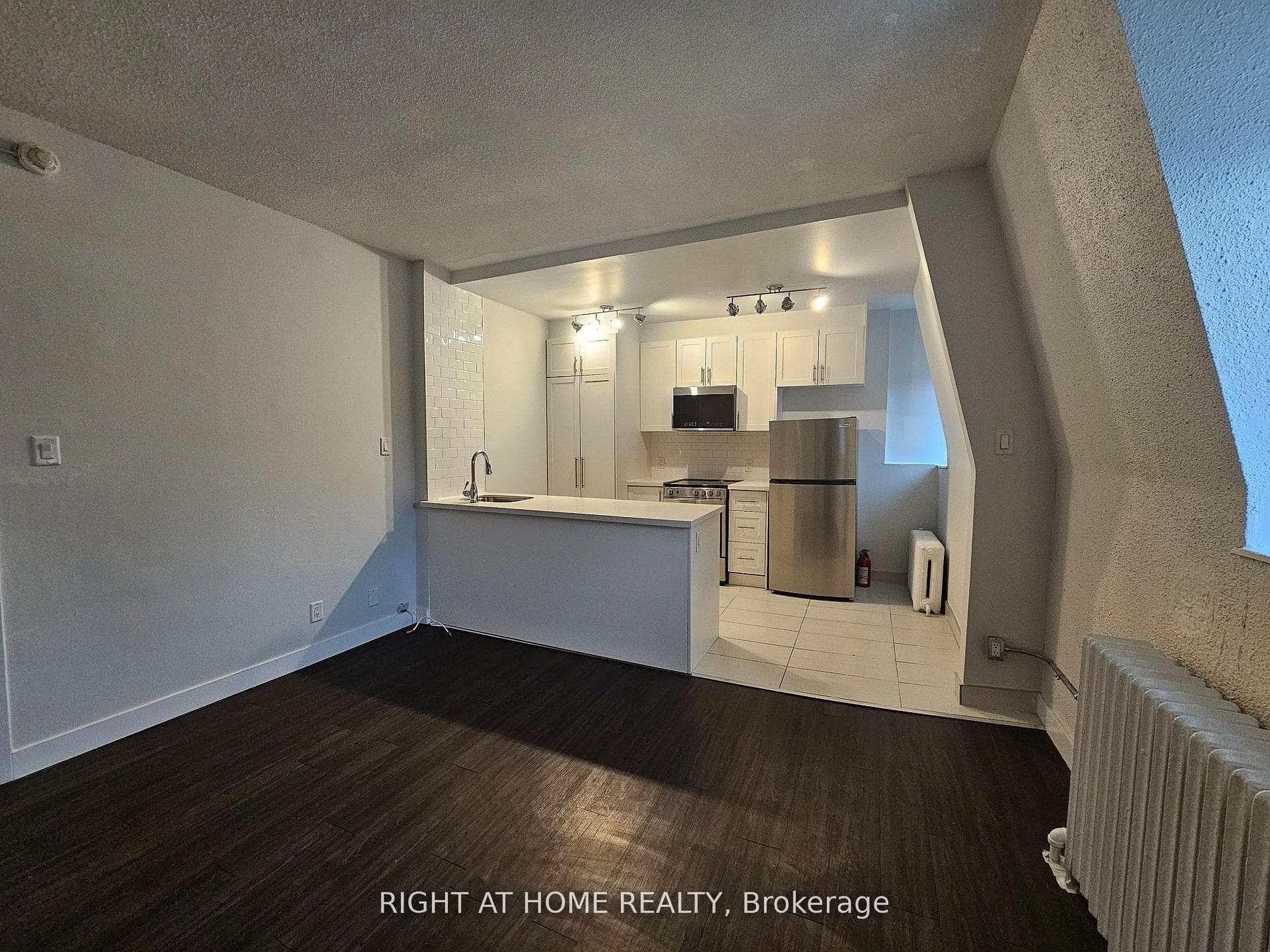 72 Wellesley Street Unit 203 photo 5