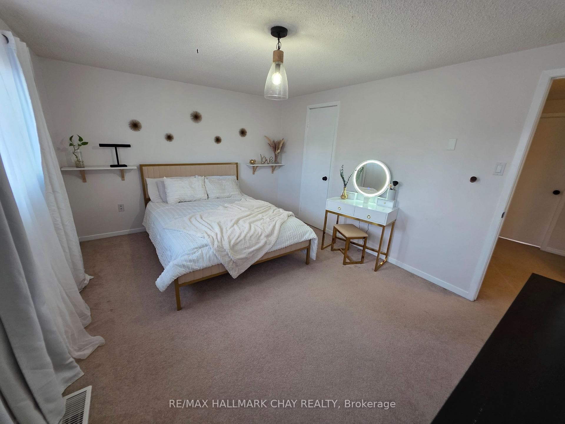 54 Shakespeare Crescent photo 19