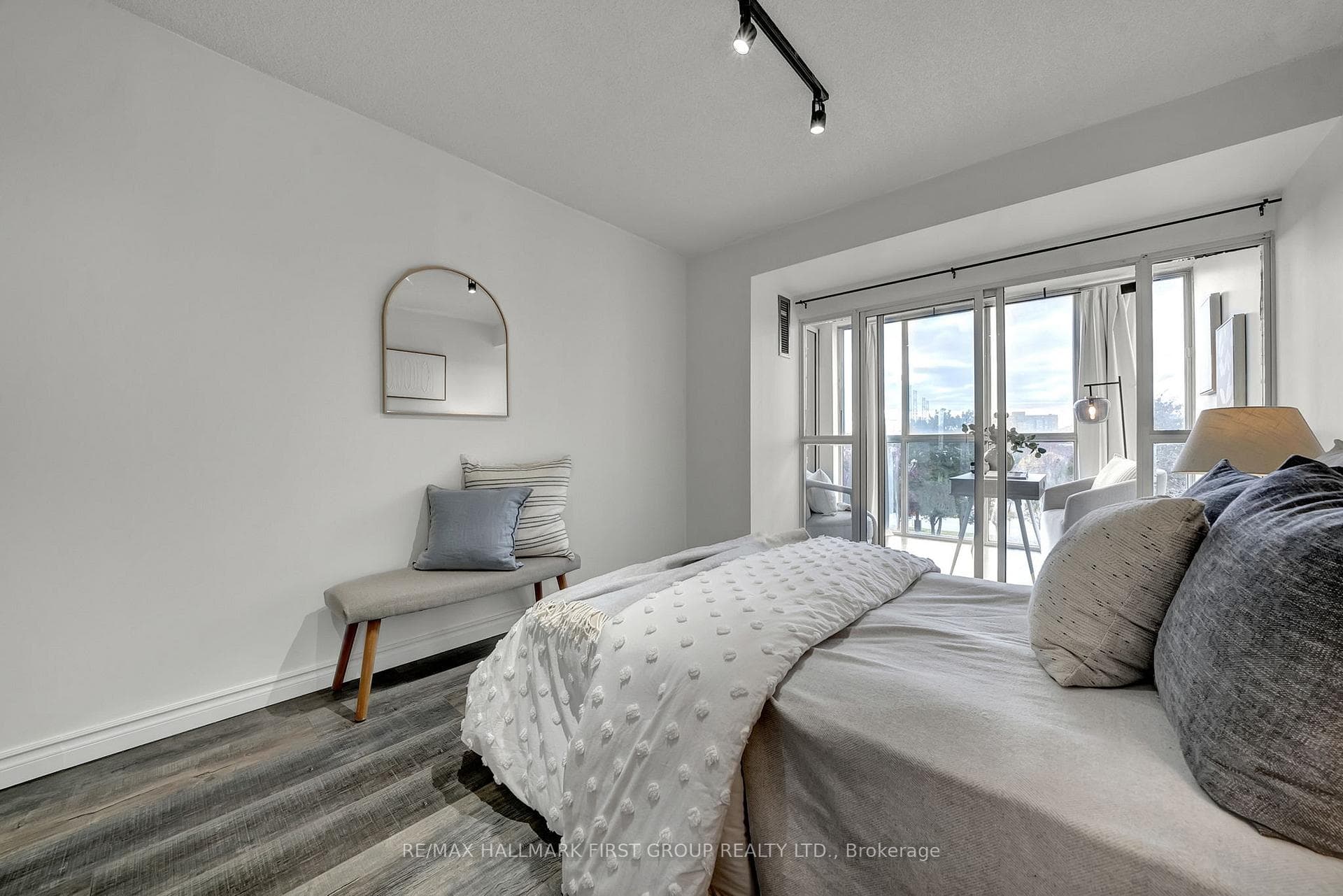 1665 Pickering Parkway Unit 405 photo 14