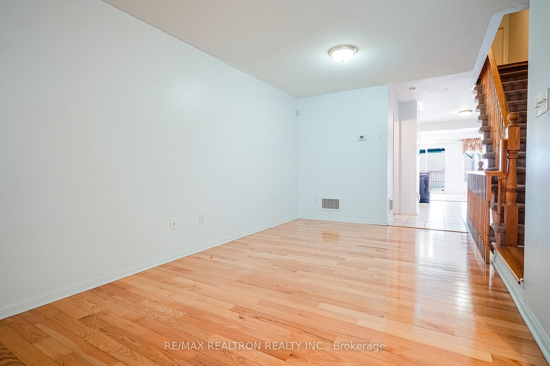 19 Coyote Crescent photo 7