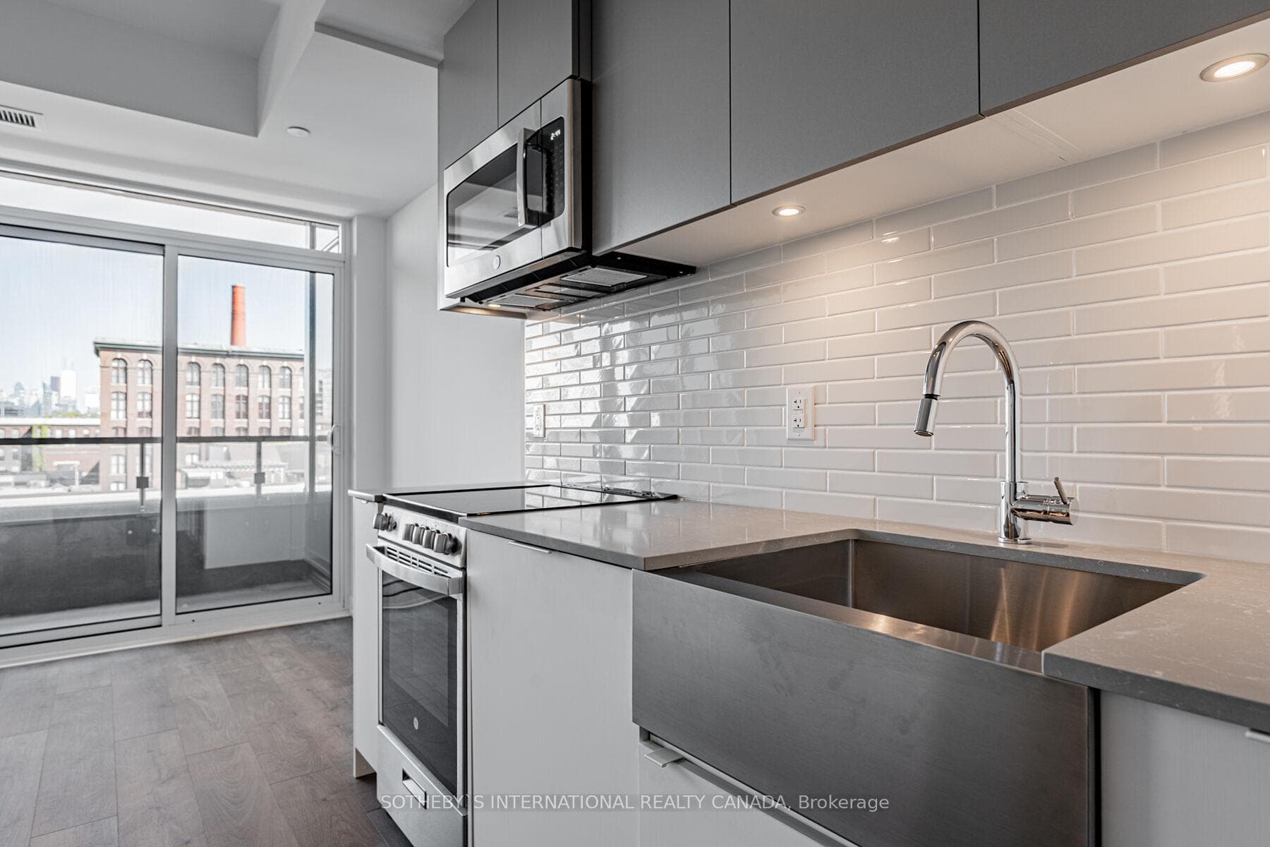 270 Dufferin Street Unit 303 photo 7