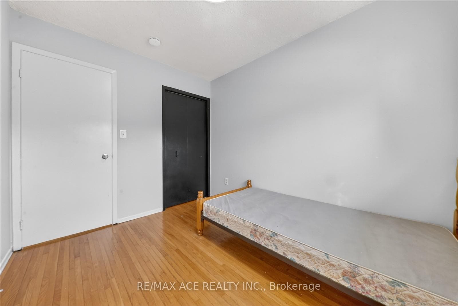 83 Ward Avenue photo 24