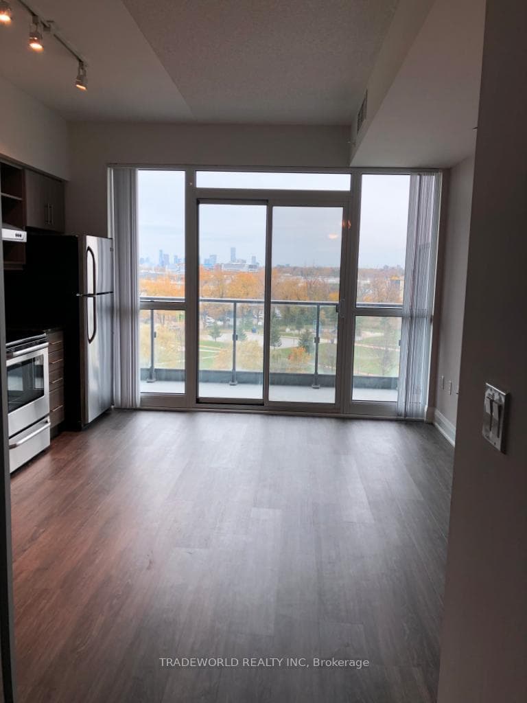 160 Vanderhoof Avenue Unit 508 photo 4