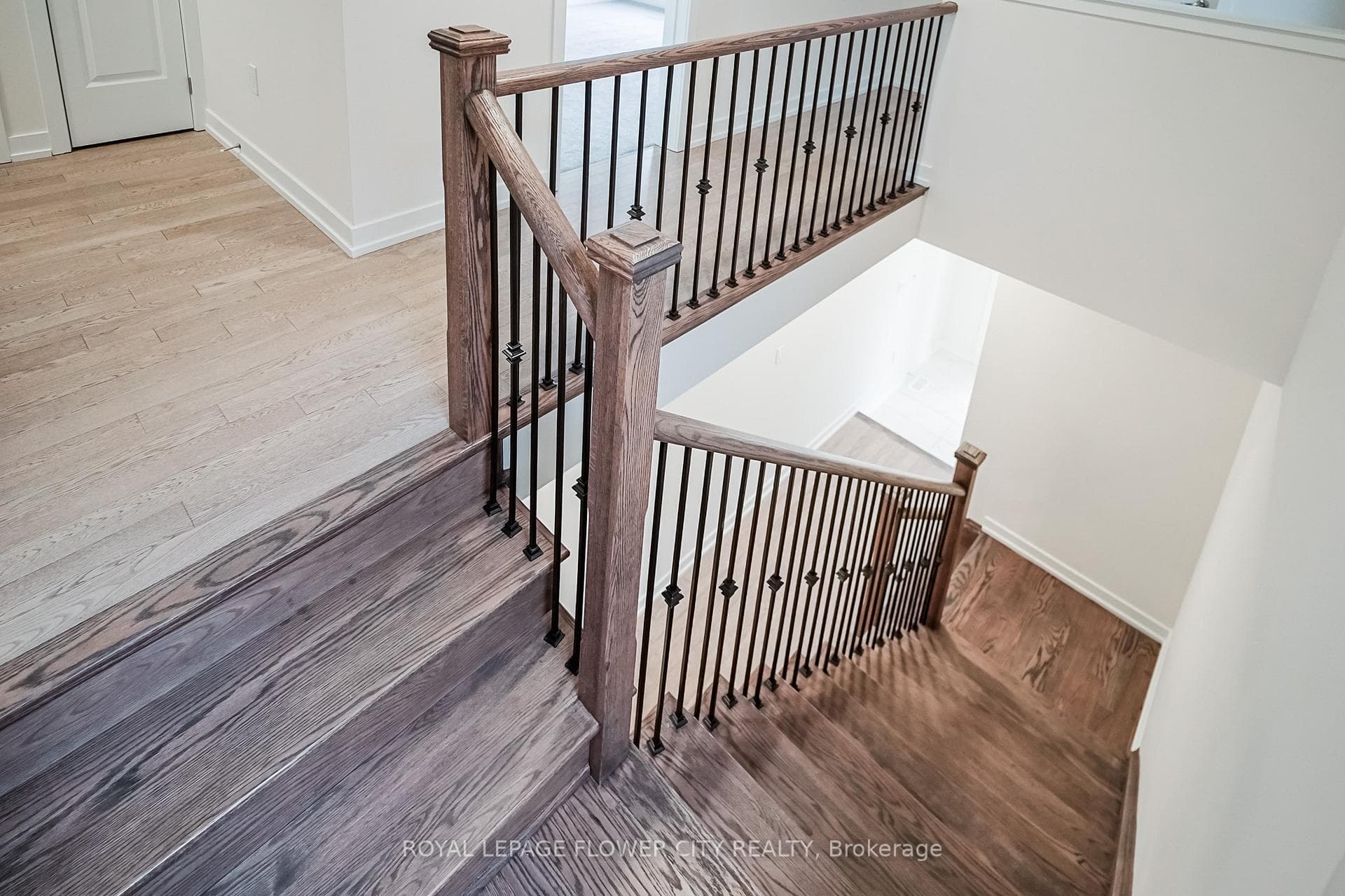 137 HENSHAW Drive photo 45