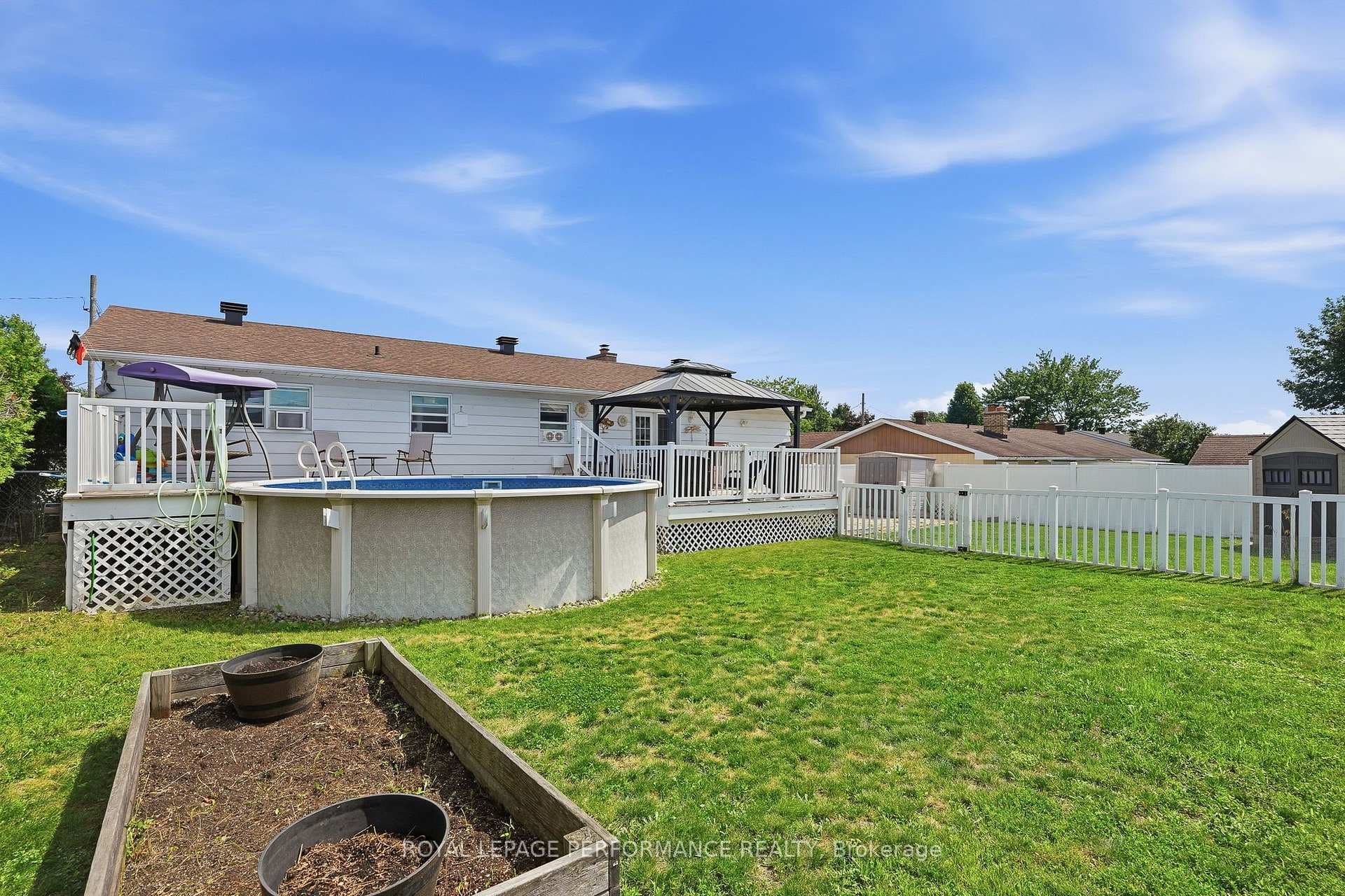321 Sainte-Anne Street photo 29