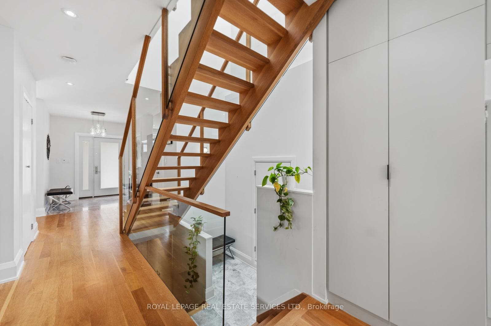 8 Firwood Crescent photo 19