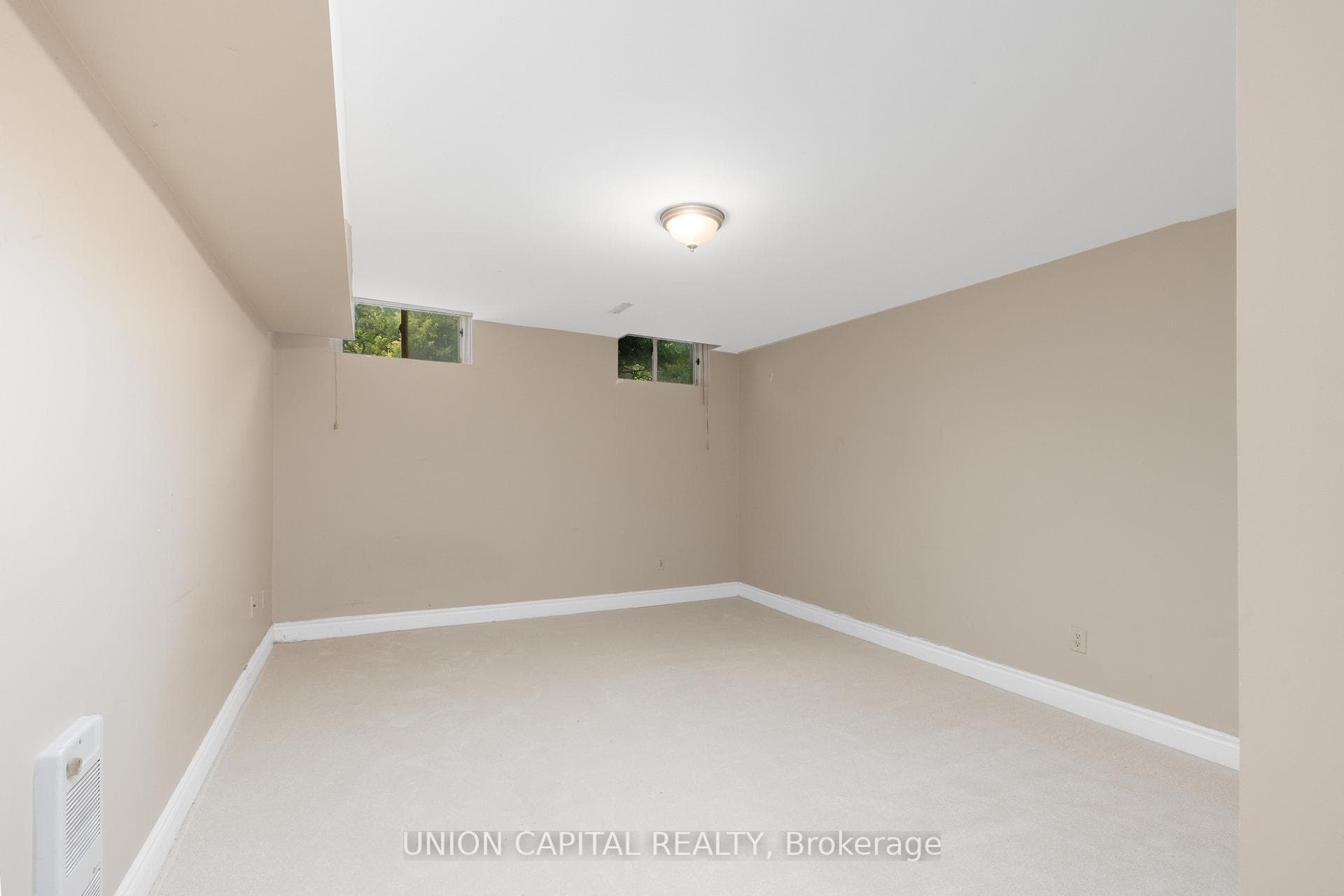 75 Langtry Place photo 43