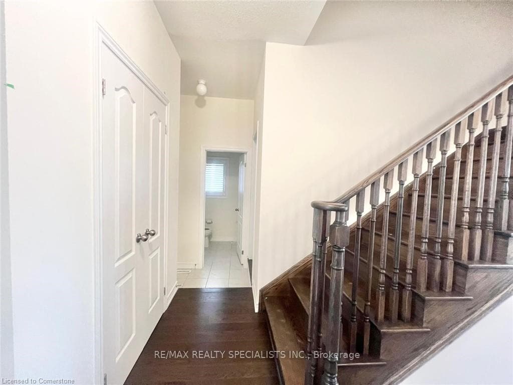 121 CLIFF THOMPSON Court photo 2