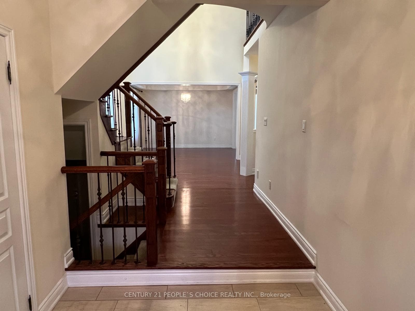 19 ANTORISA Avenue Unit Upper photo 3