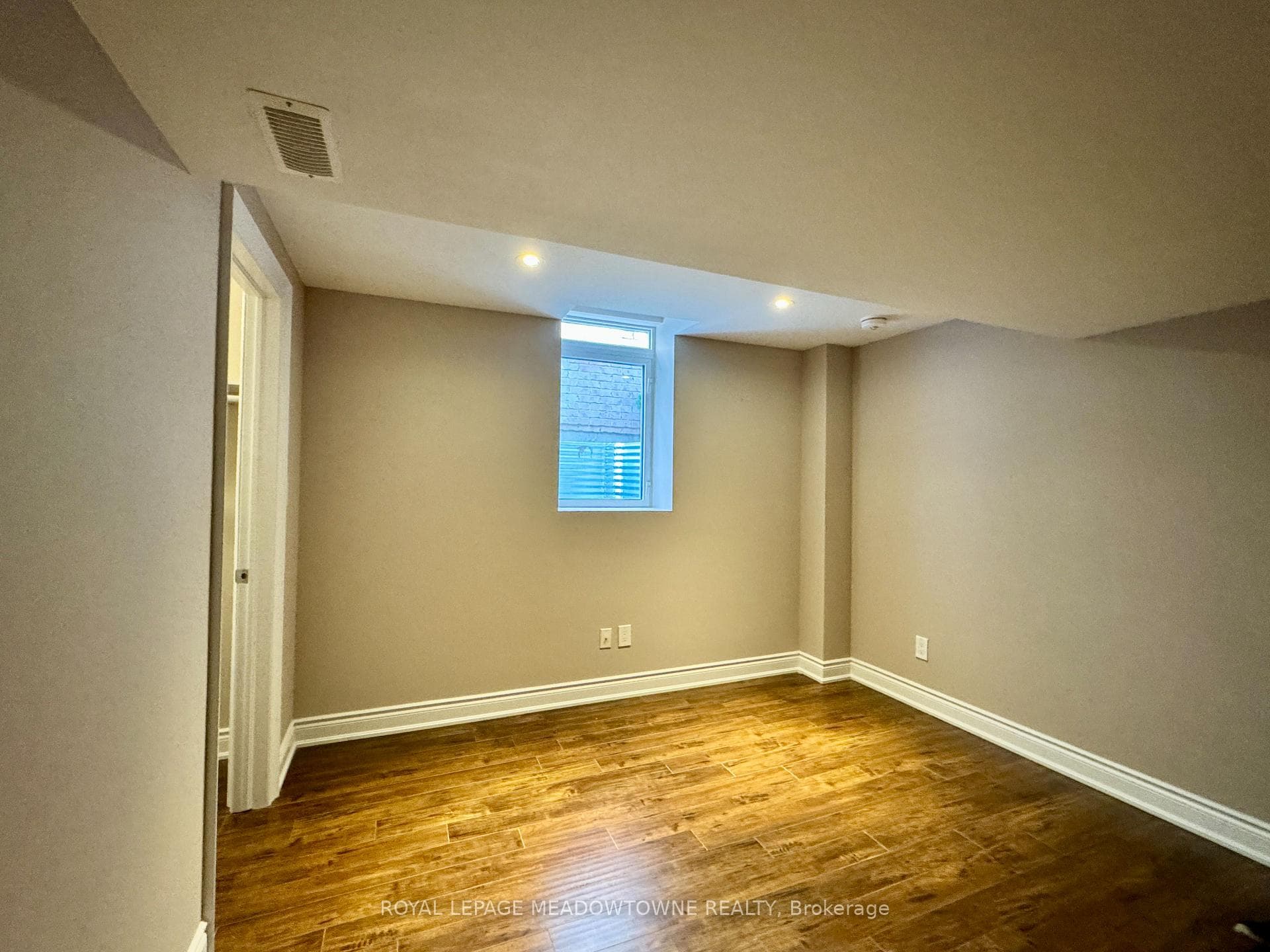 King size bedroom