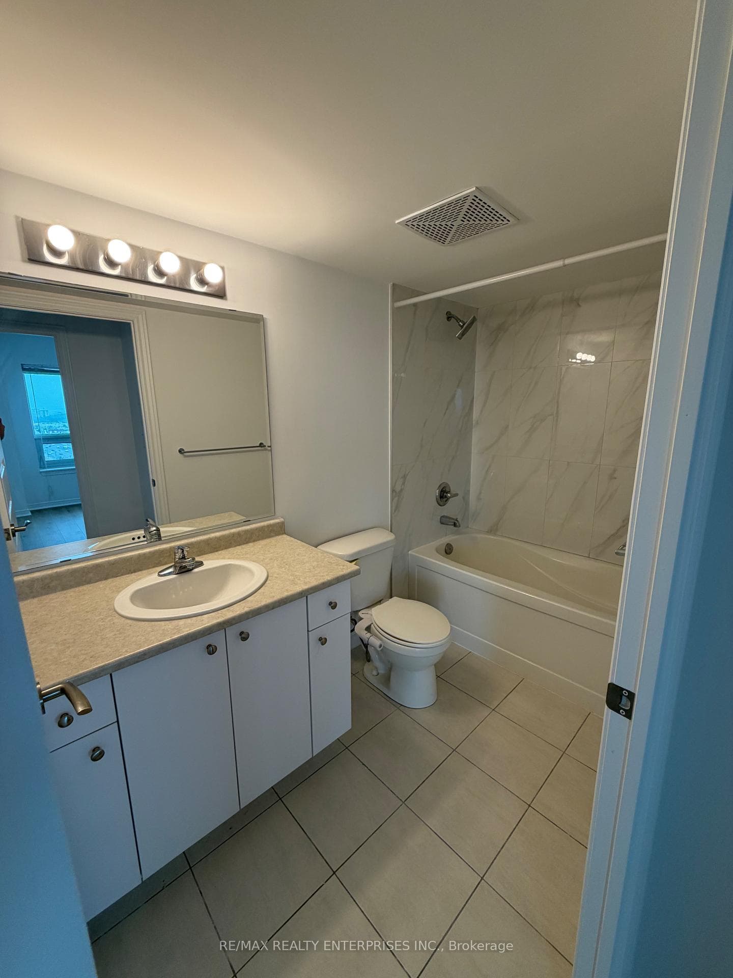 215 Queen Street Unit 1511 photo 23