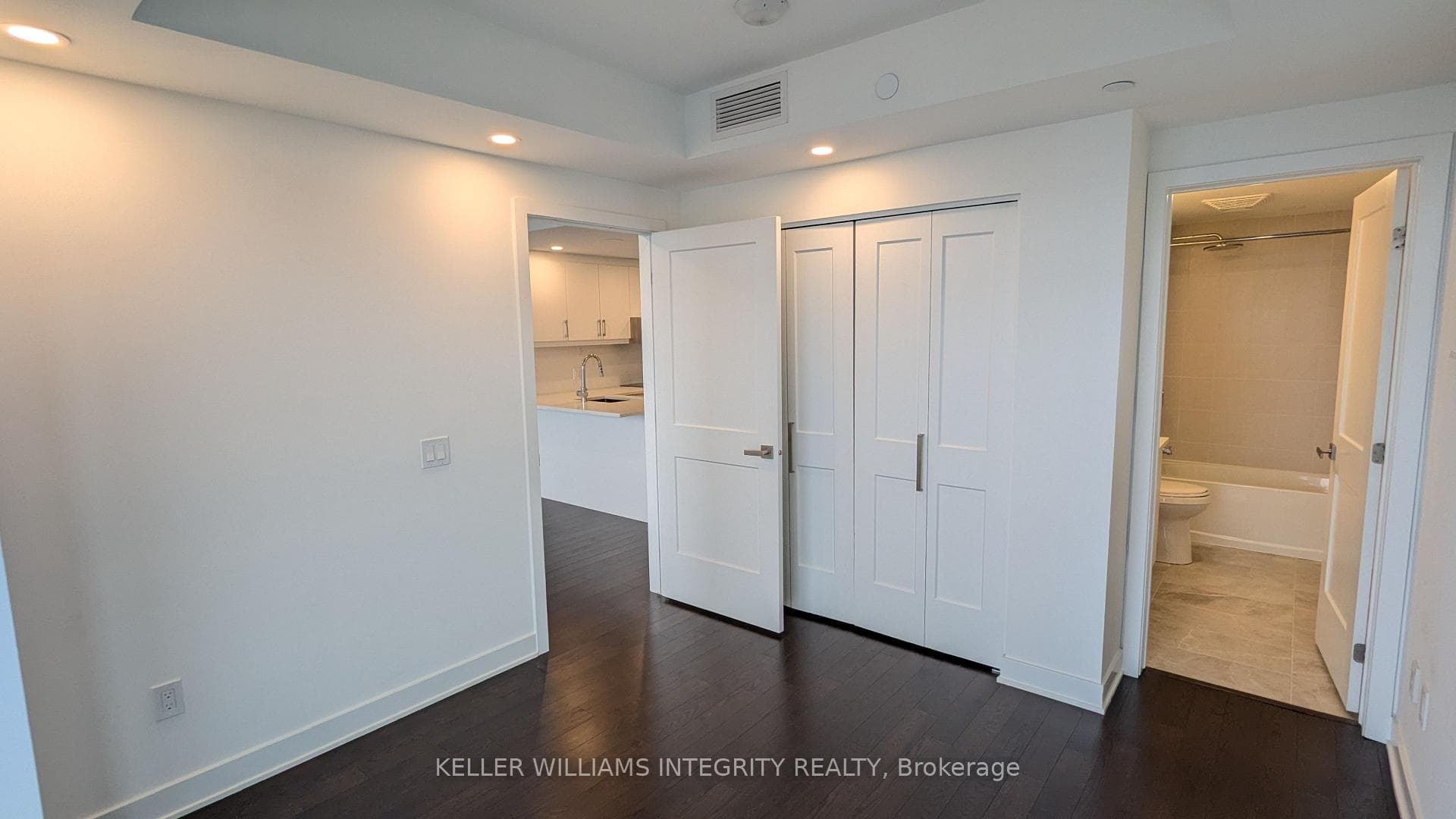 340 Queen Street Unit 2401 photo 10