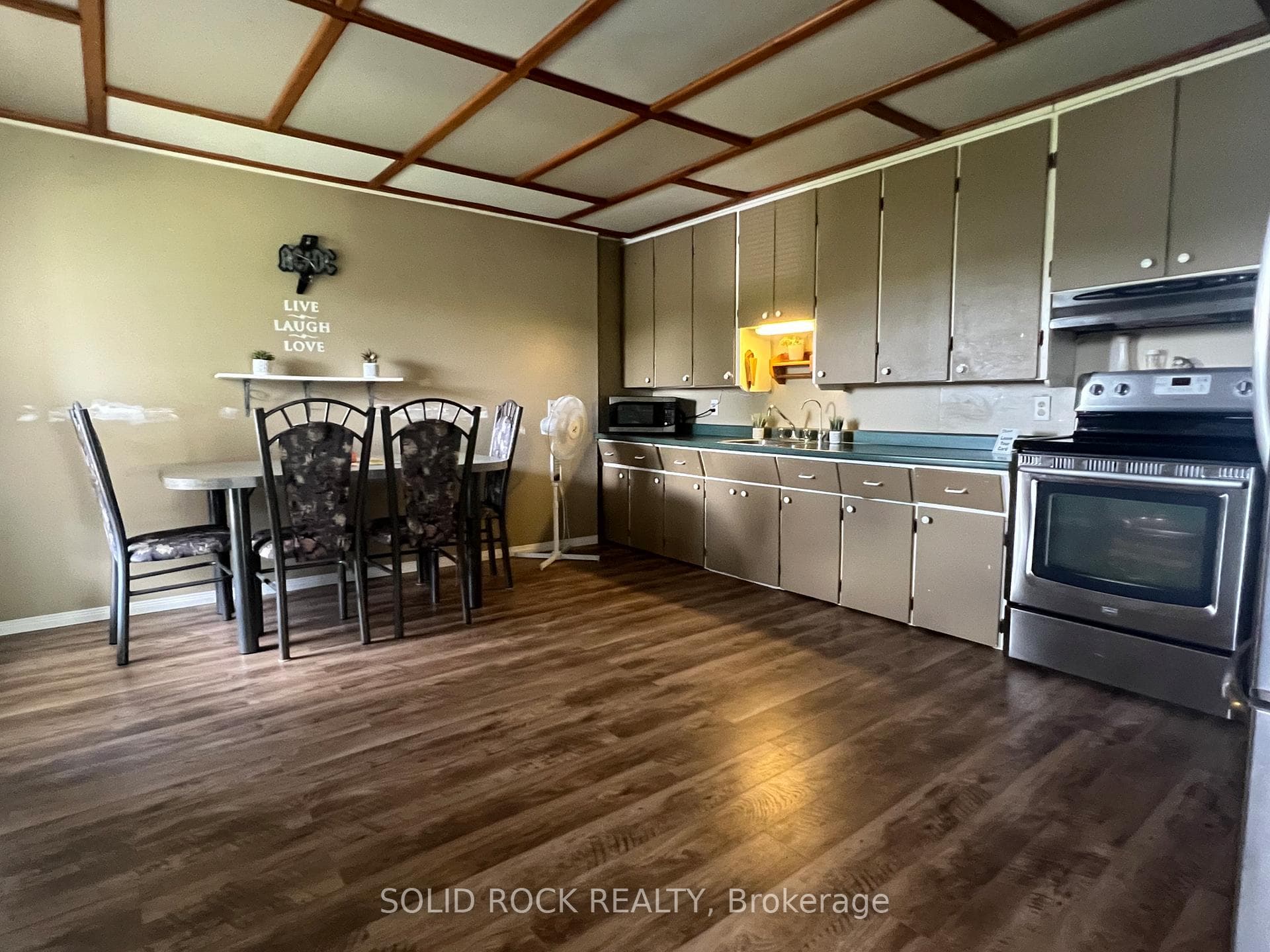 Eat In Kitchen