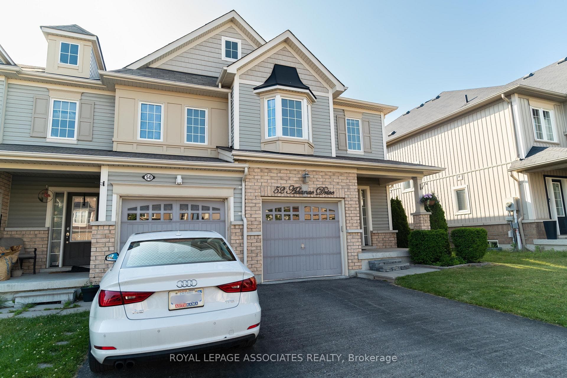 52 Adanac Drive photo 1