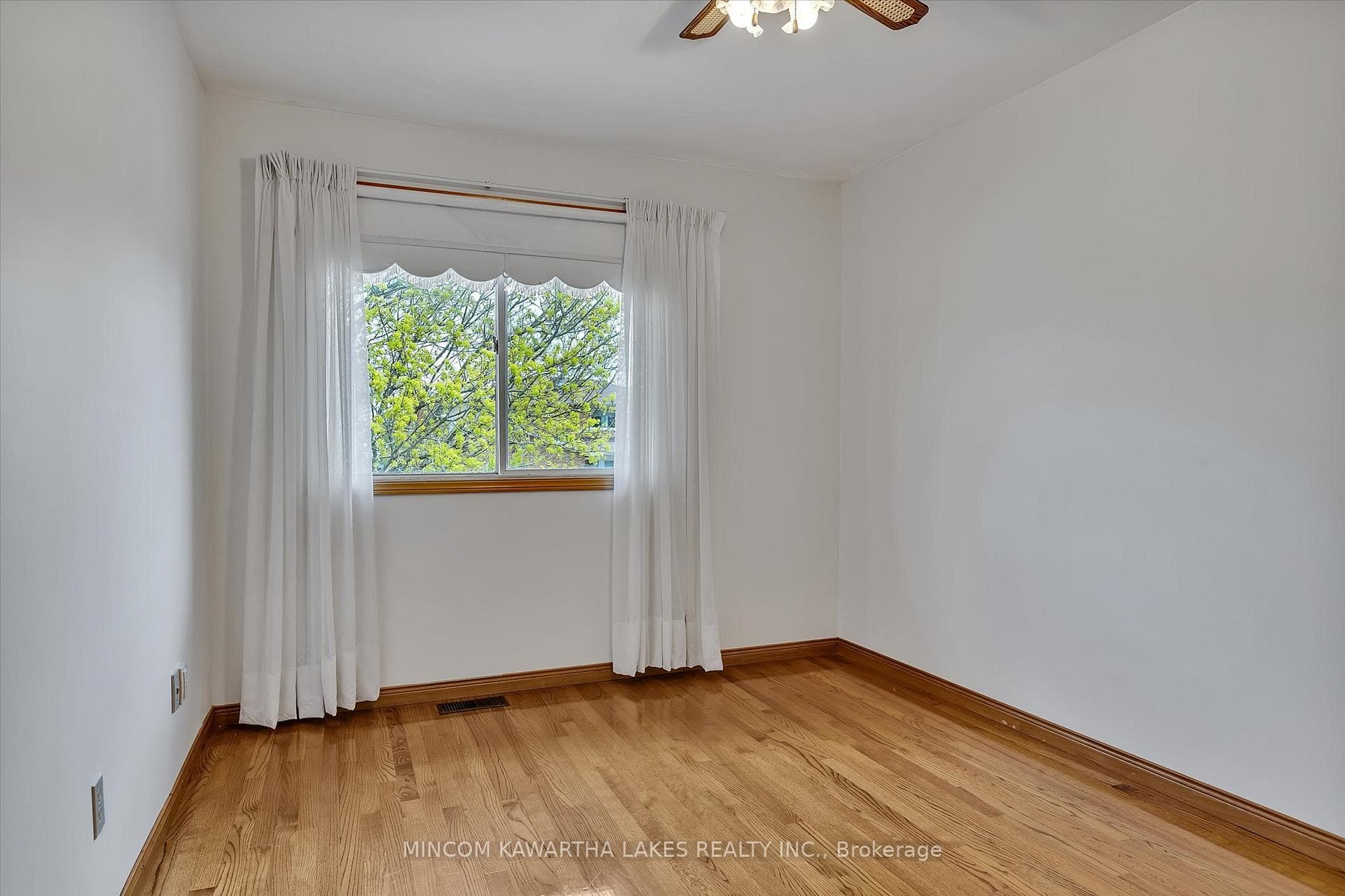 1914 Parkwood Circle photo 28