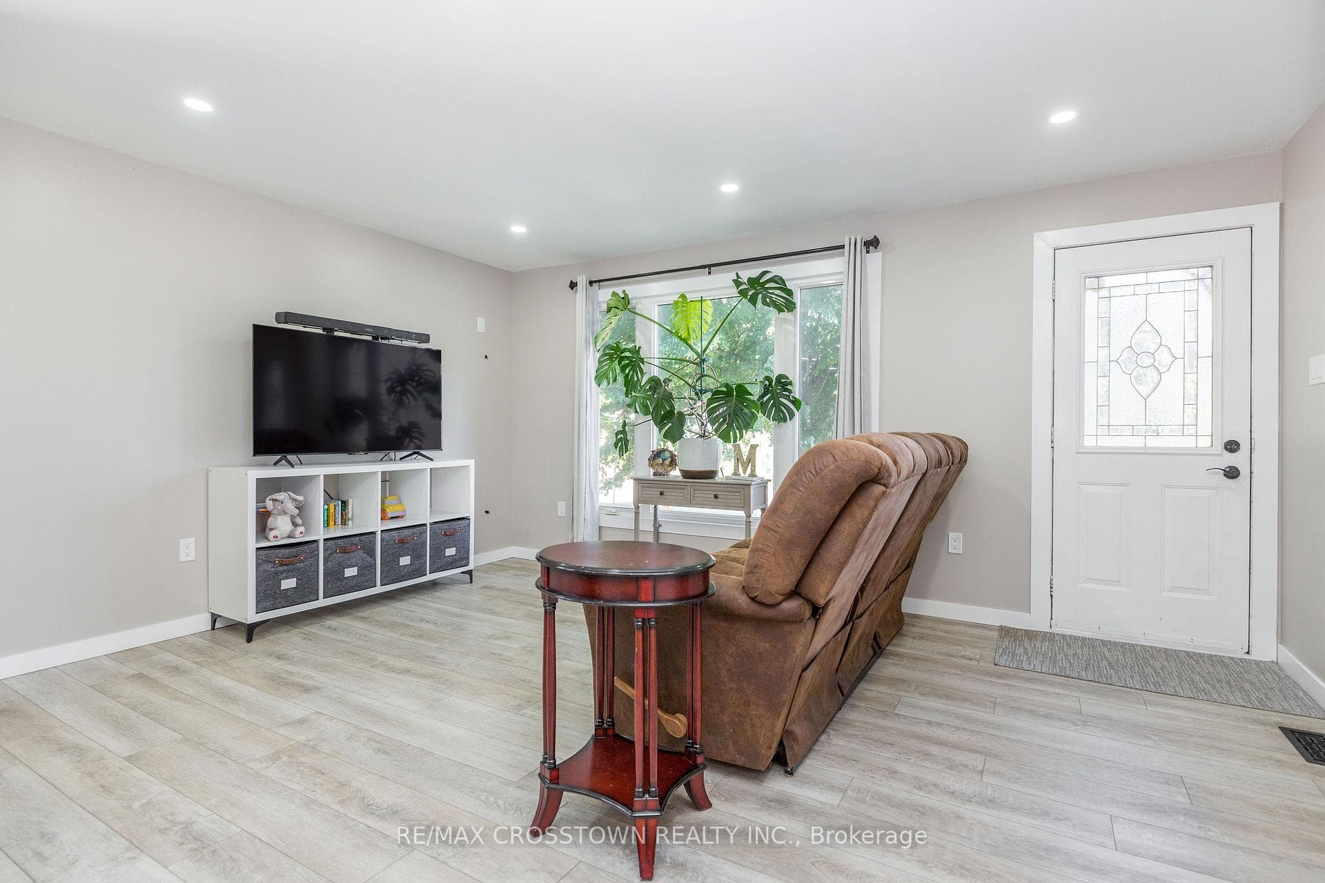 281 Elizabeth Street photo 5