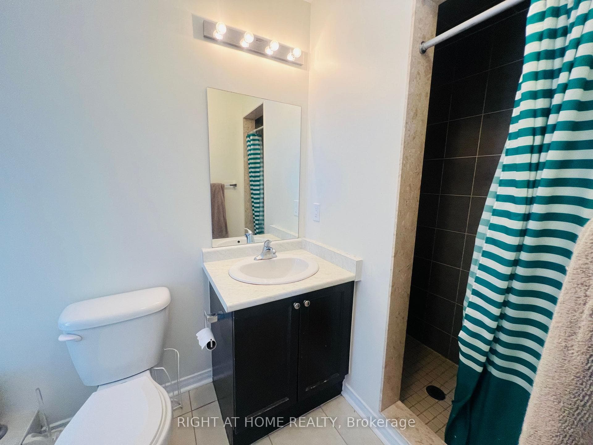 940 Francine Crescent photo 14