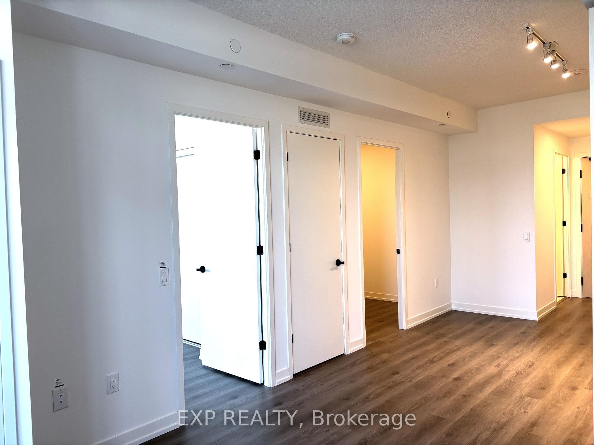 28 Interchange Way Unit 1809 photo 8