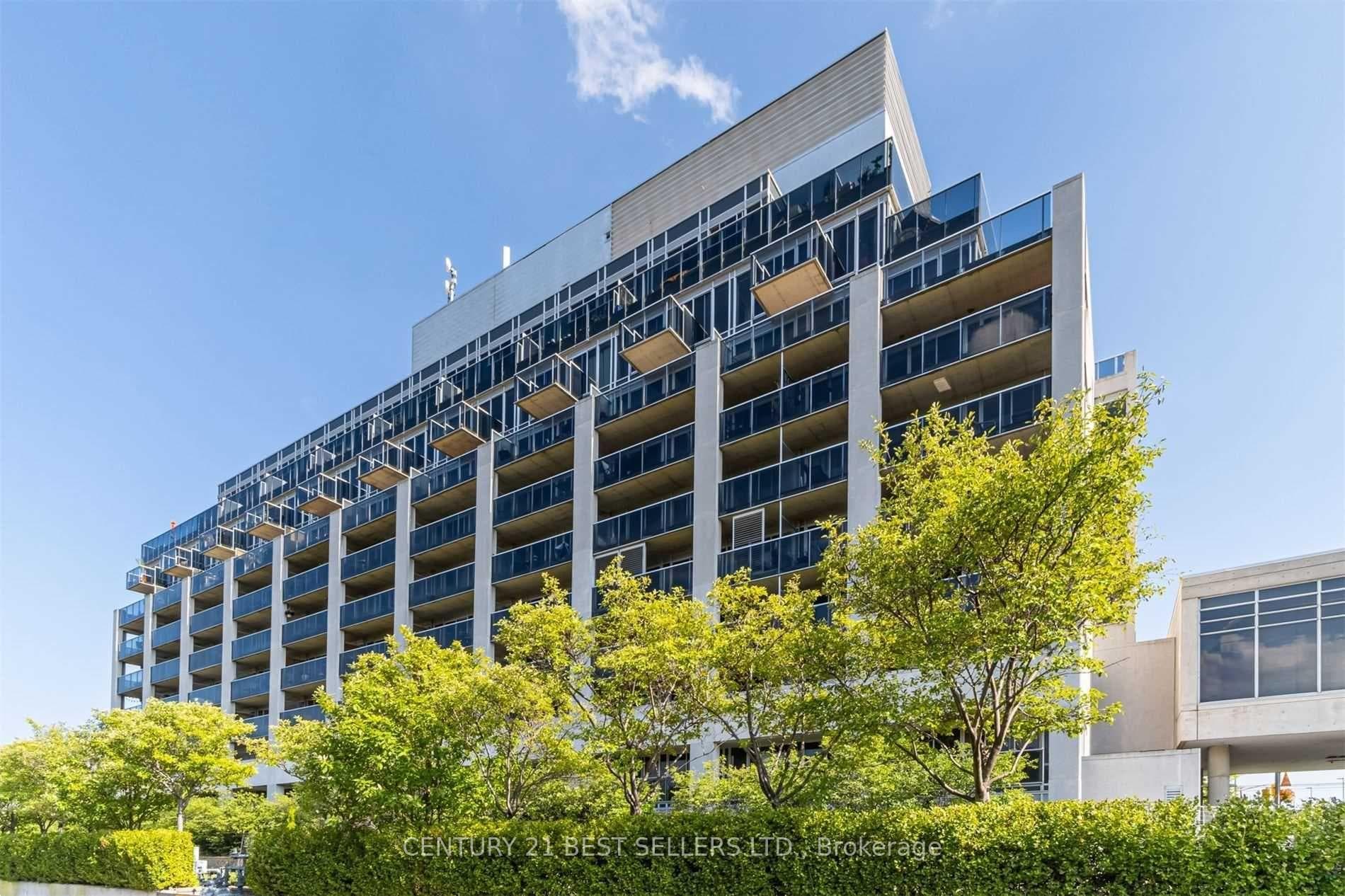 1040 The Queensway N/A Unit 715 photo 1