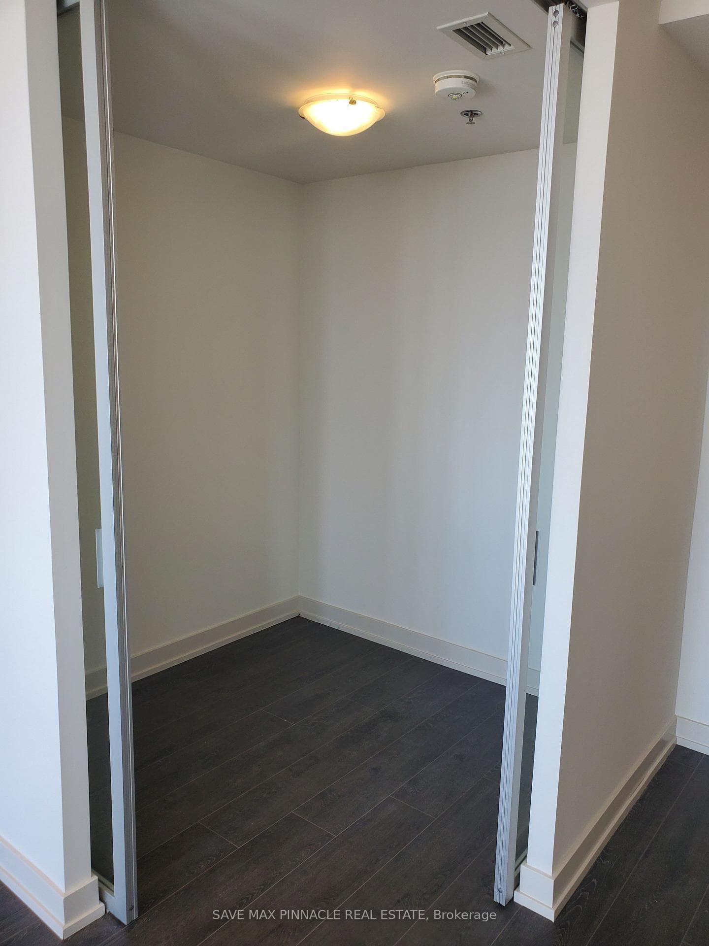 90 GLEN EVEREST Road Unit 814 photo 11