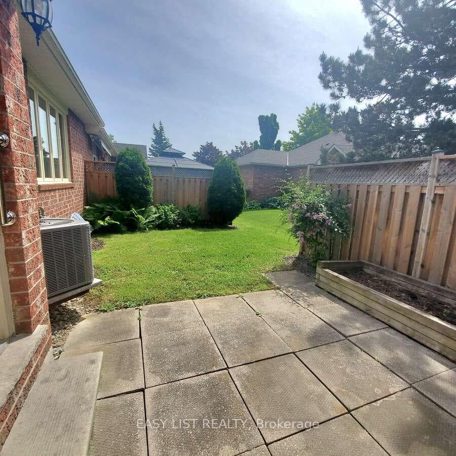 32 Twentyplace Boulevard photo 11