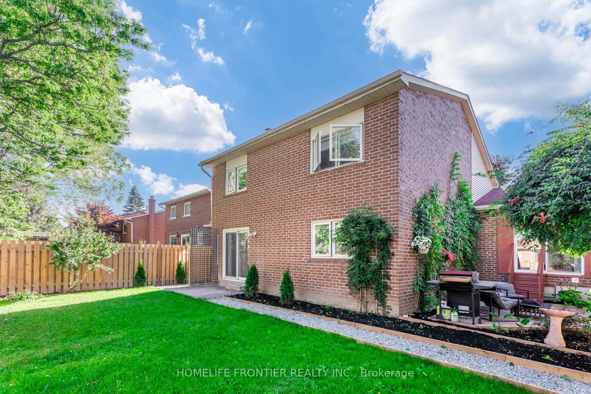 270 Yorkshire Drive photo 38