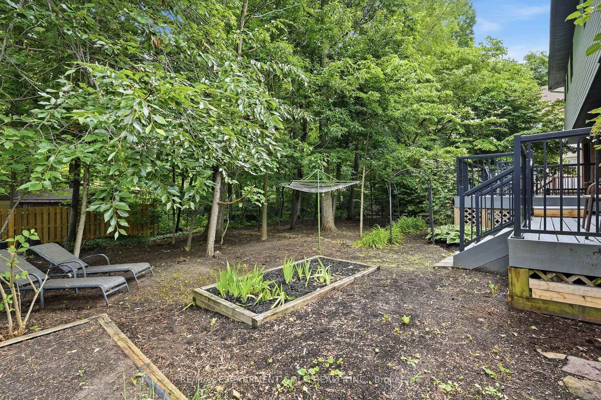 292 THORNCREST Drive photo 47