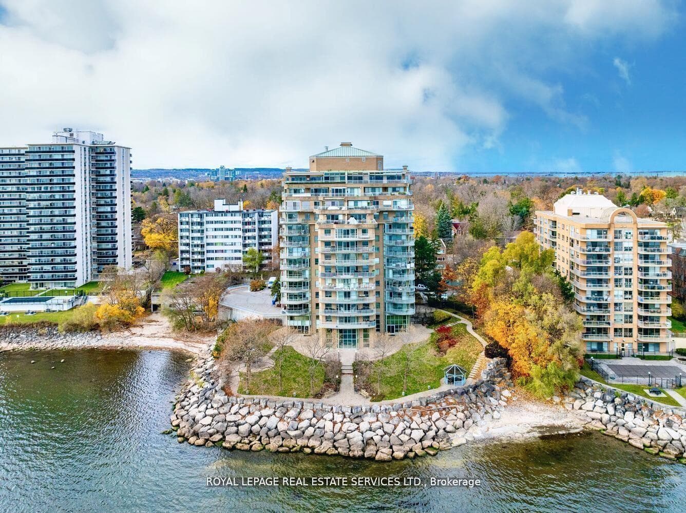 2190 Lakeshore Road Unit 301 photo 1