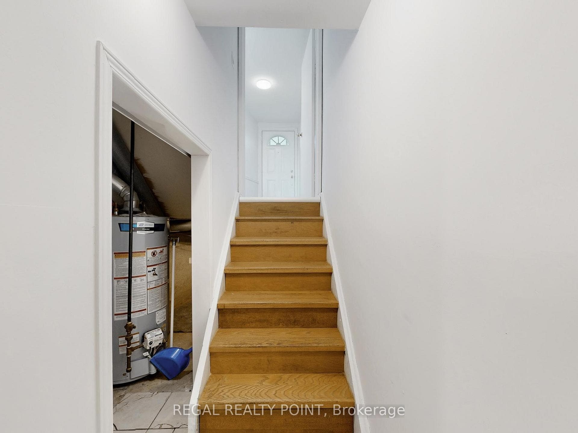 328 Sprucewood Court photo 23