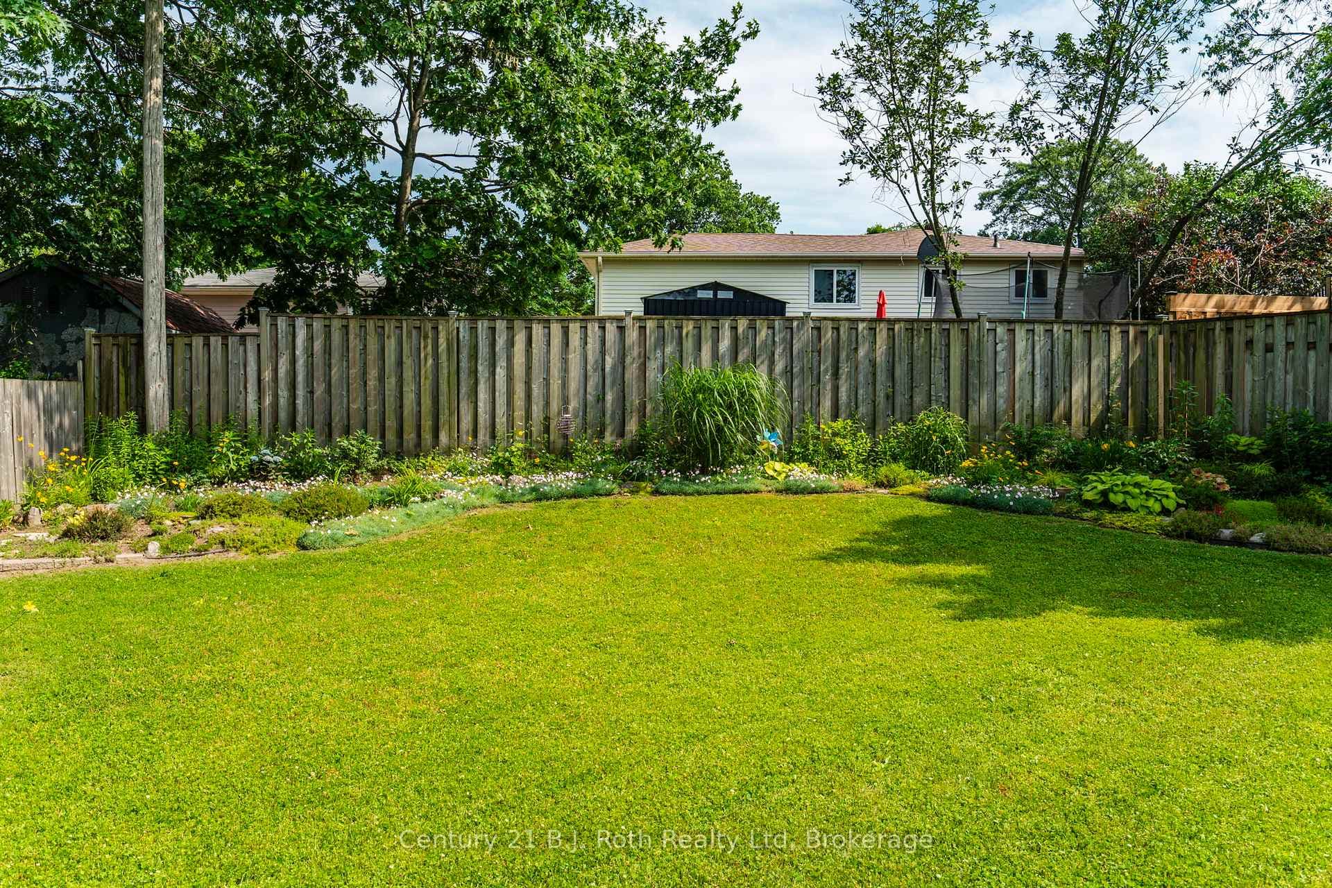 997 Whitney Crescent photo 31