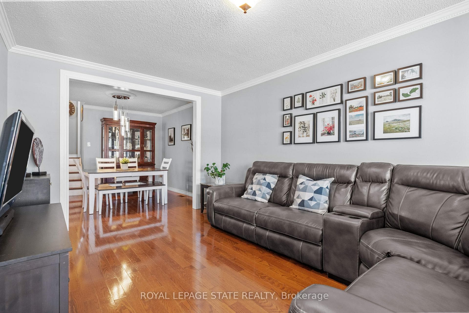 2350 Malcolm Crescent photo 5