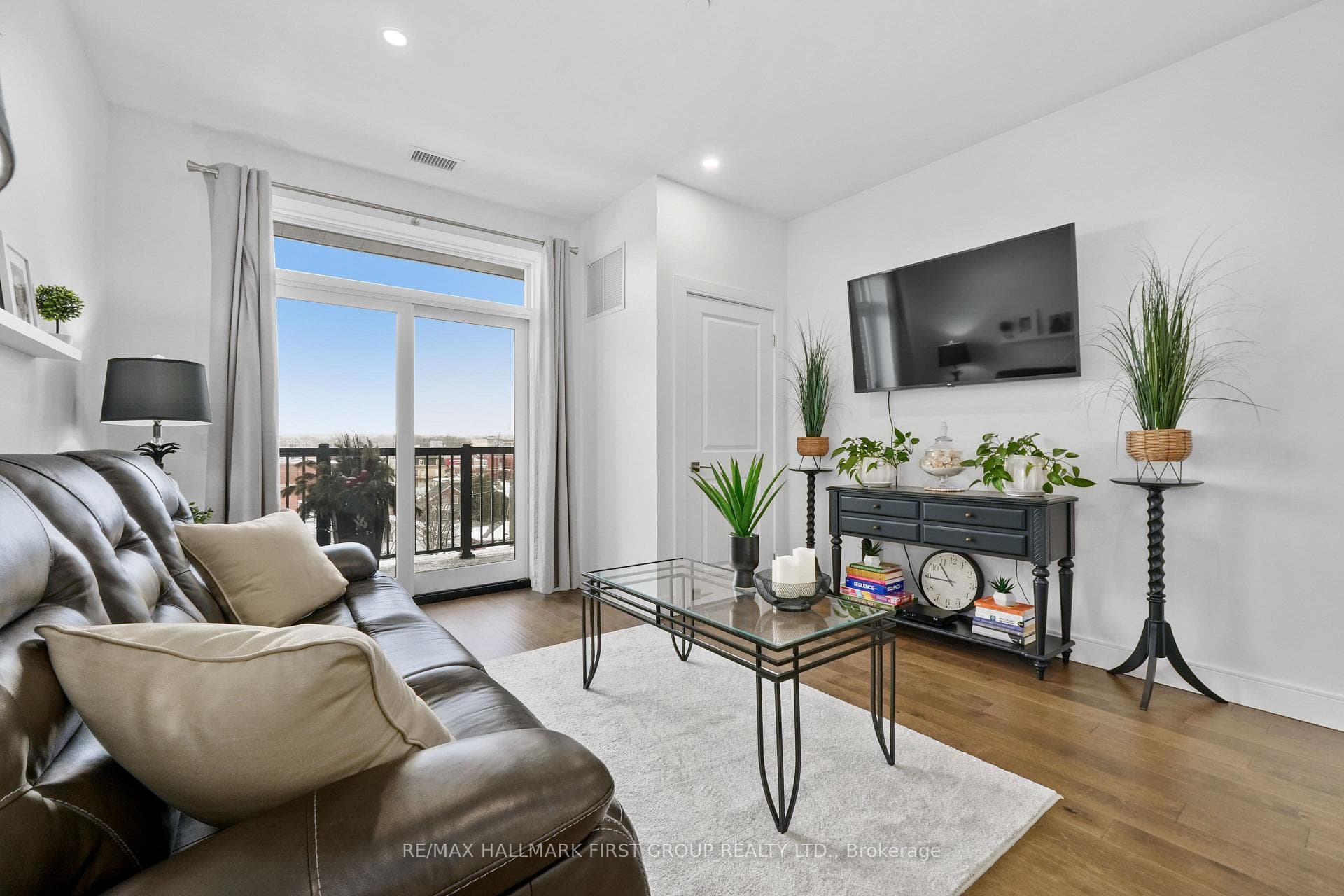 135 Orr Street Unit 505 photo 8