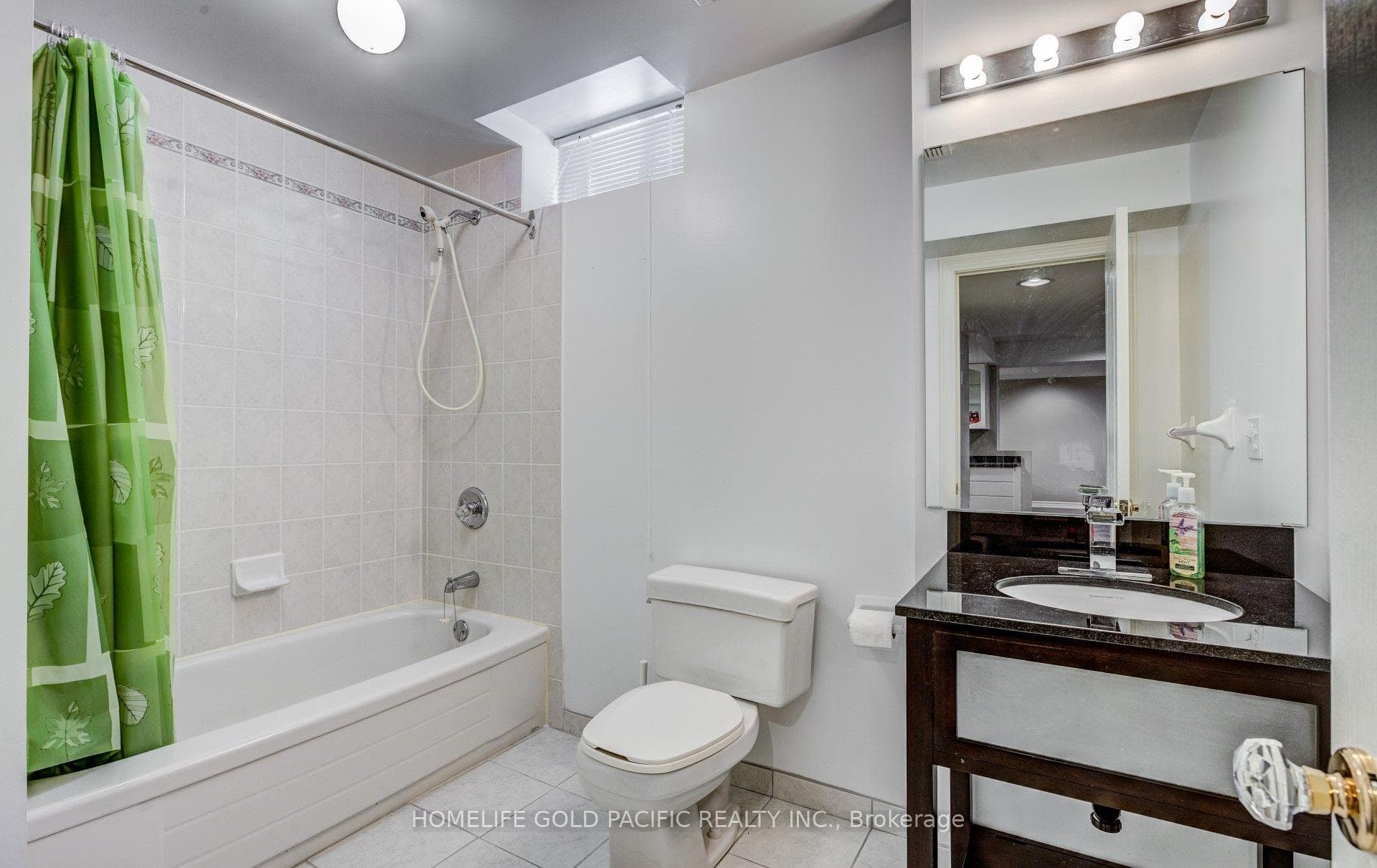 101 Clarendon Drive photo 21