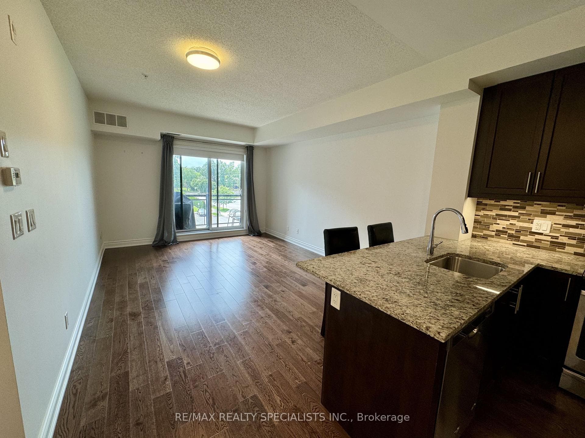 3170 Erin Mills Parkway Unit 319 photo 7