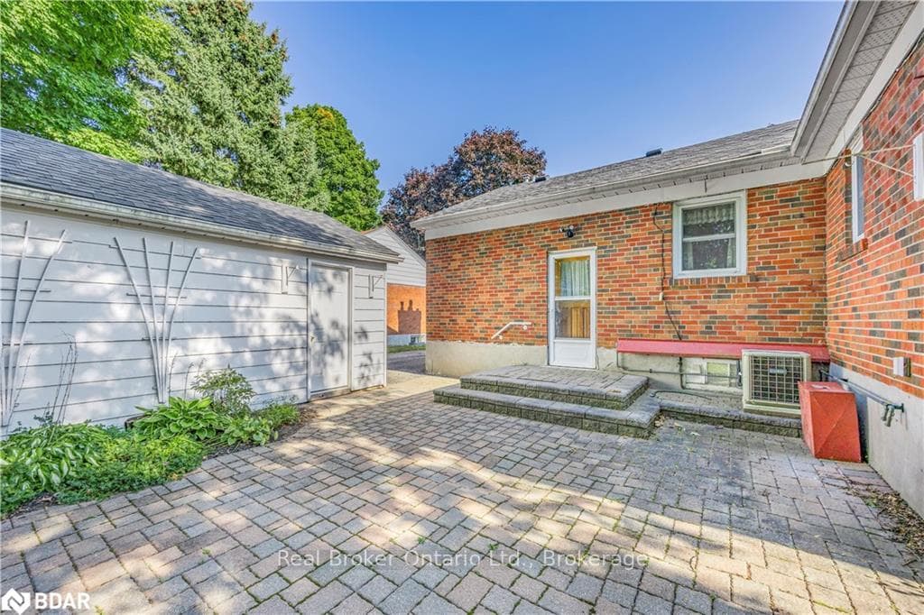 32 BORLAND Street photo 21