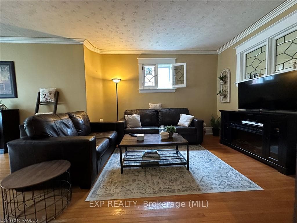 295 9TH Street photo 6