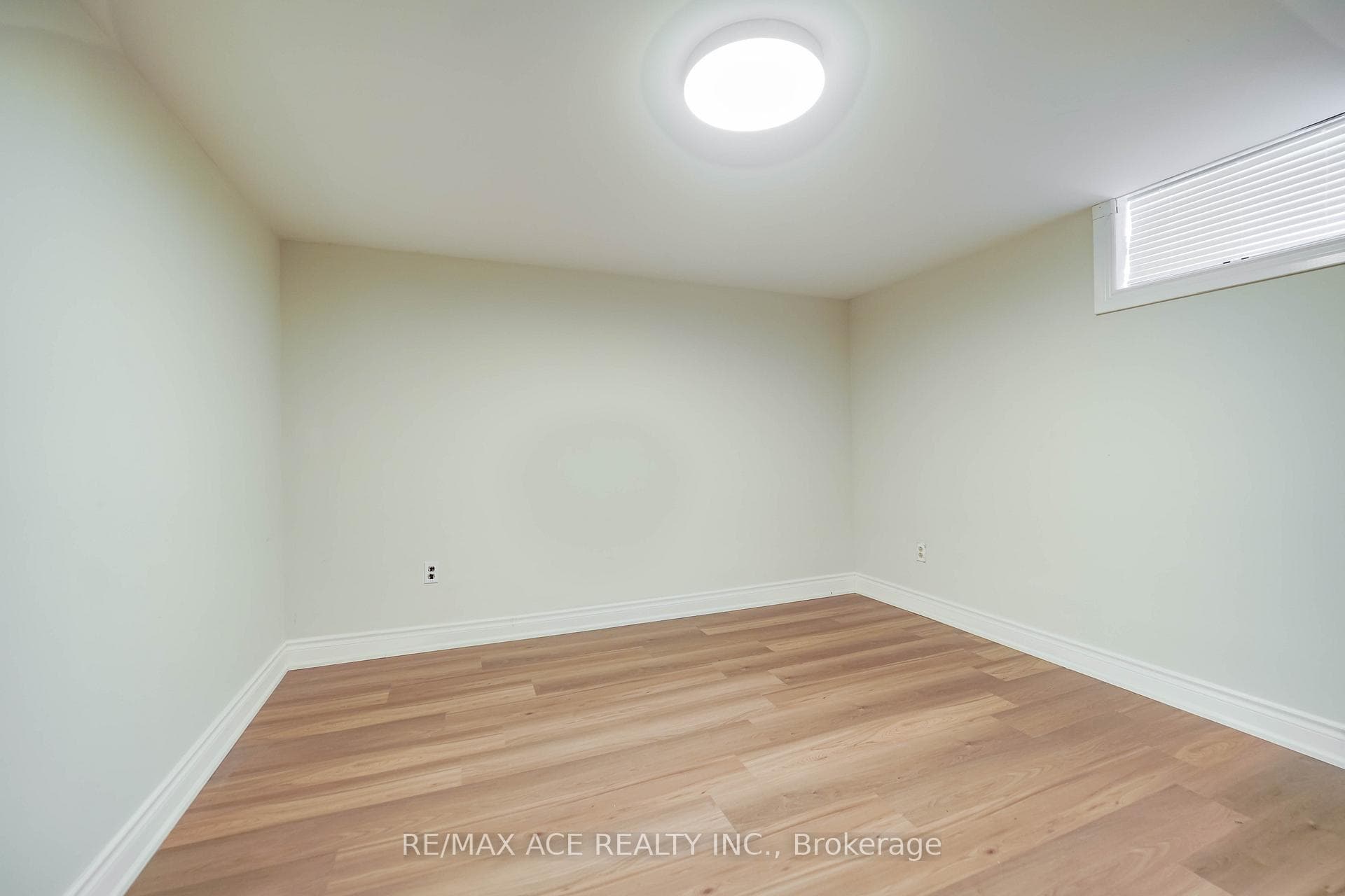 1425 Lakefield Street photo 46