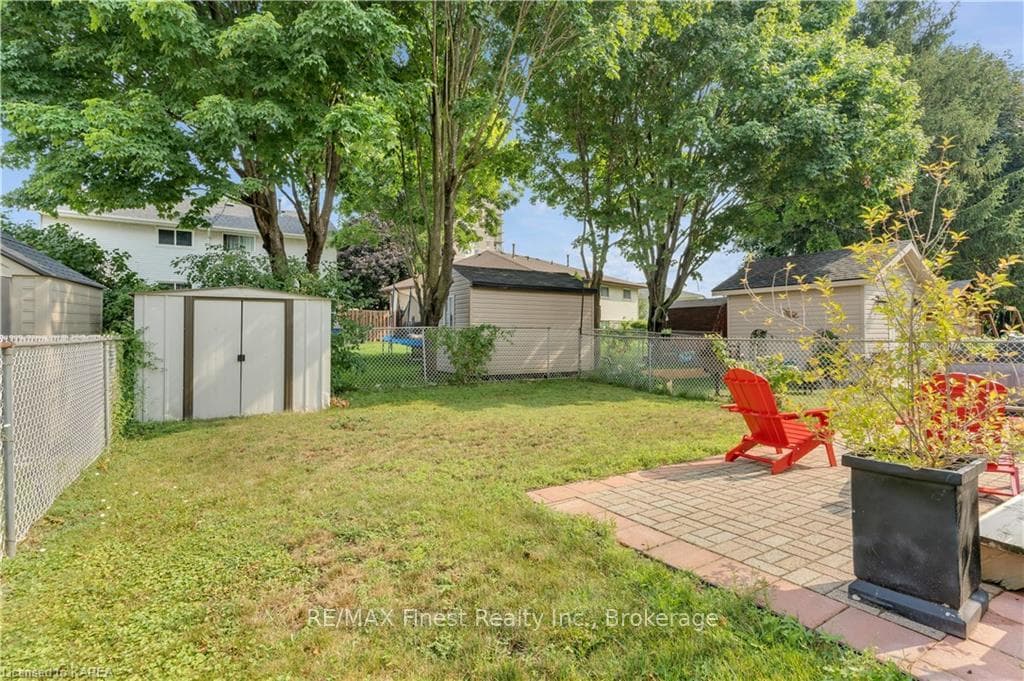 935 CLEARFIELD Crescent photo 38
