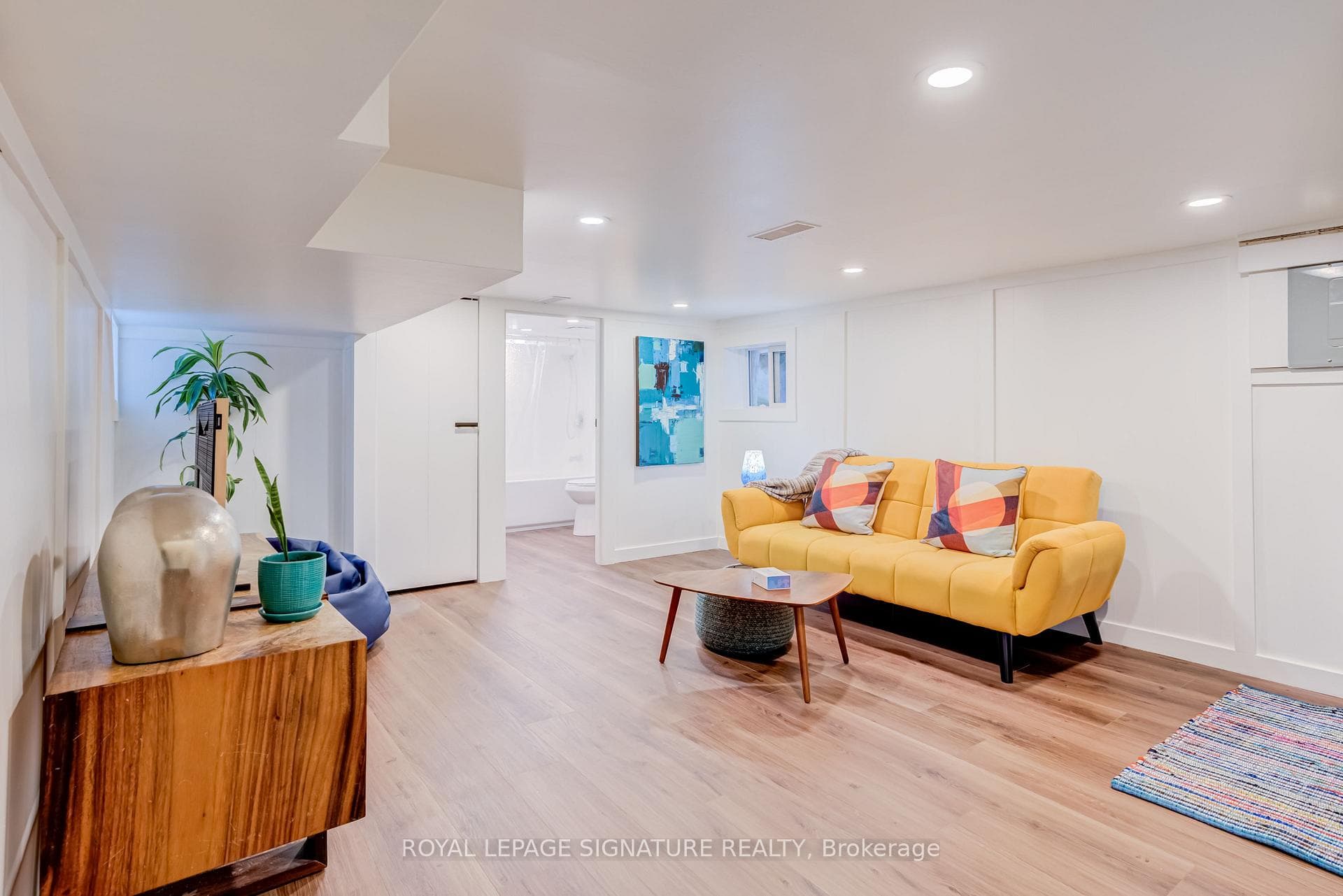 176 Barrington Avenue photo 34