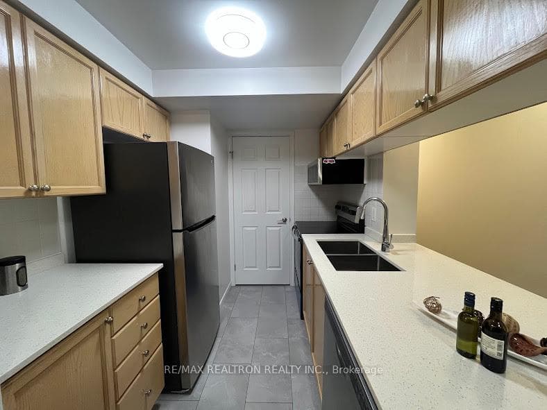 8 Hillcrest Avenue Unit 1703 photo 9