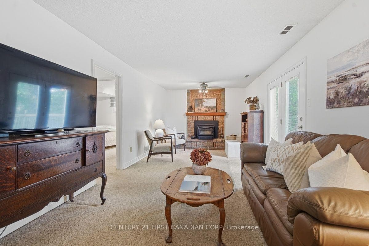 46 Ski Valley Crescent photo 12