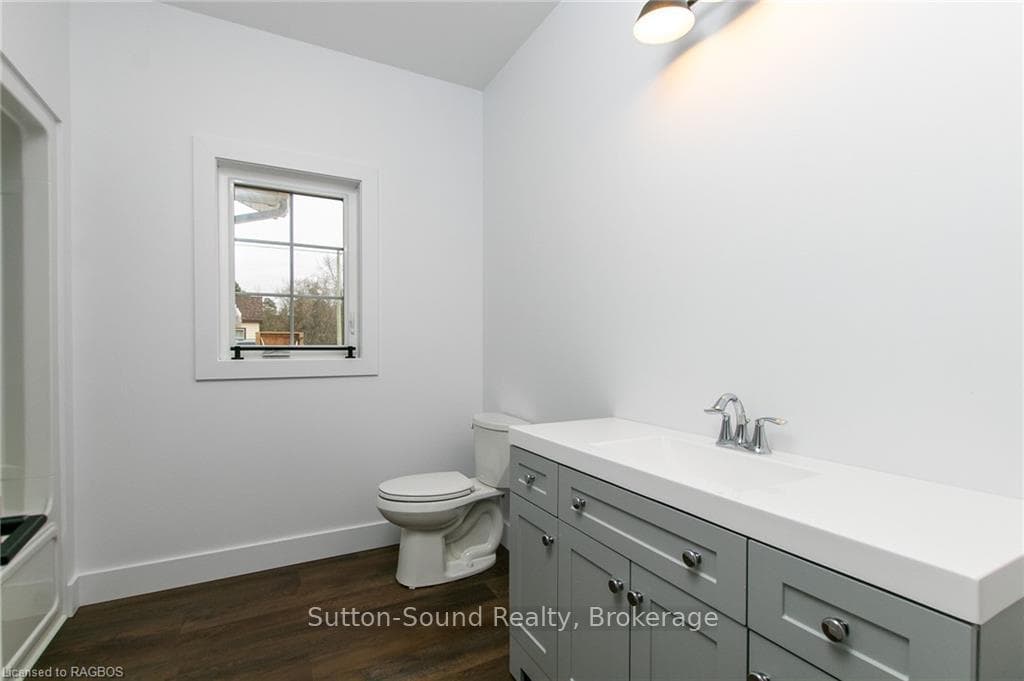 202 Queen Street Unit 2 photo 15