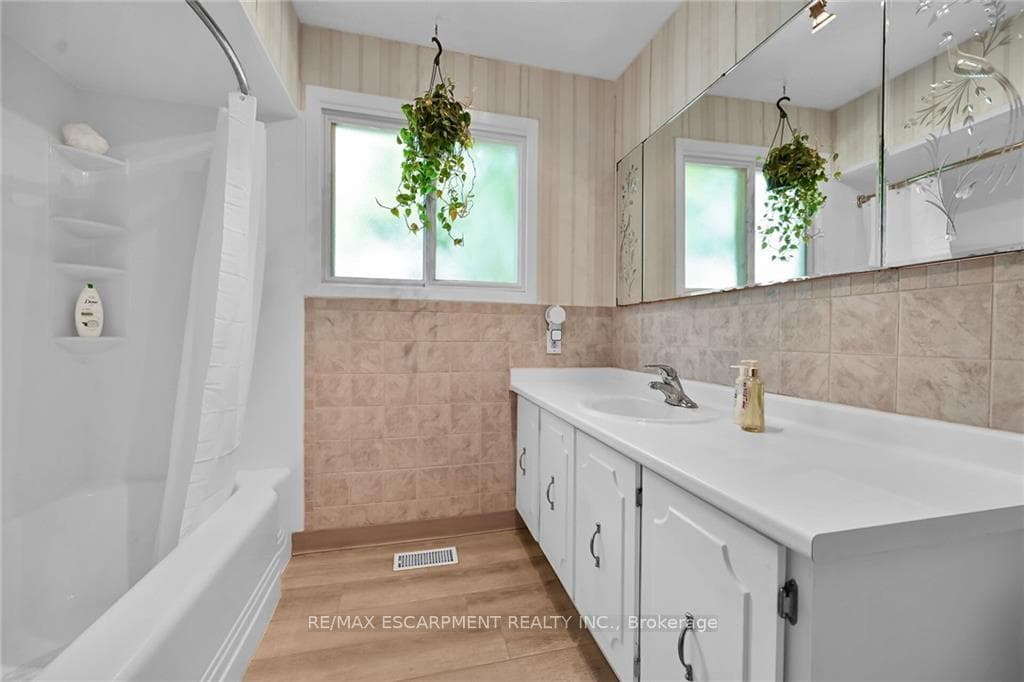 83 GAILMONT Drive photo 20