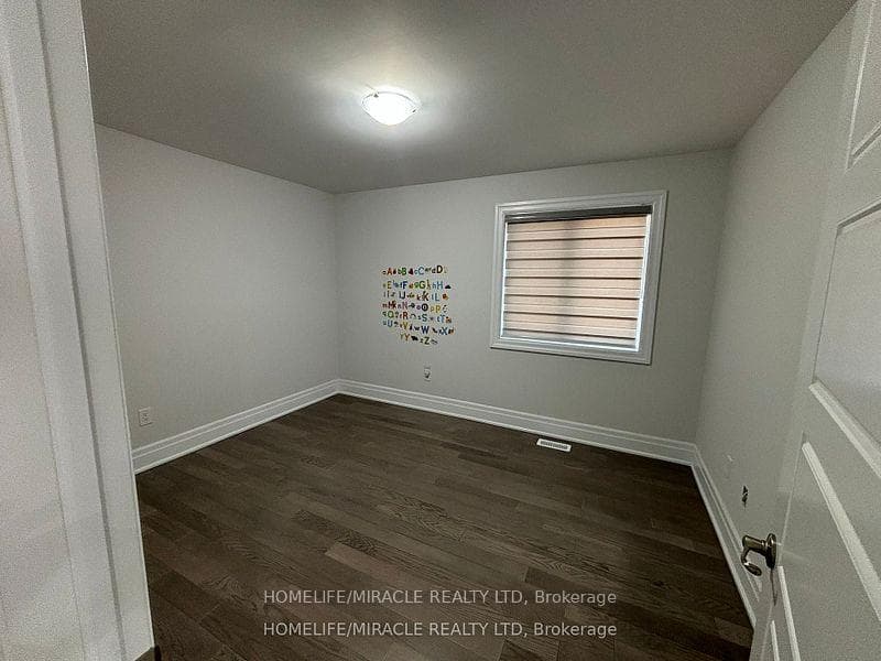 17 Rosewell Crescent photo 26