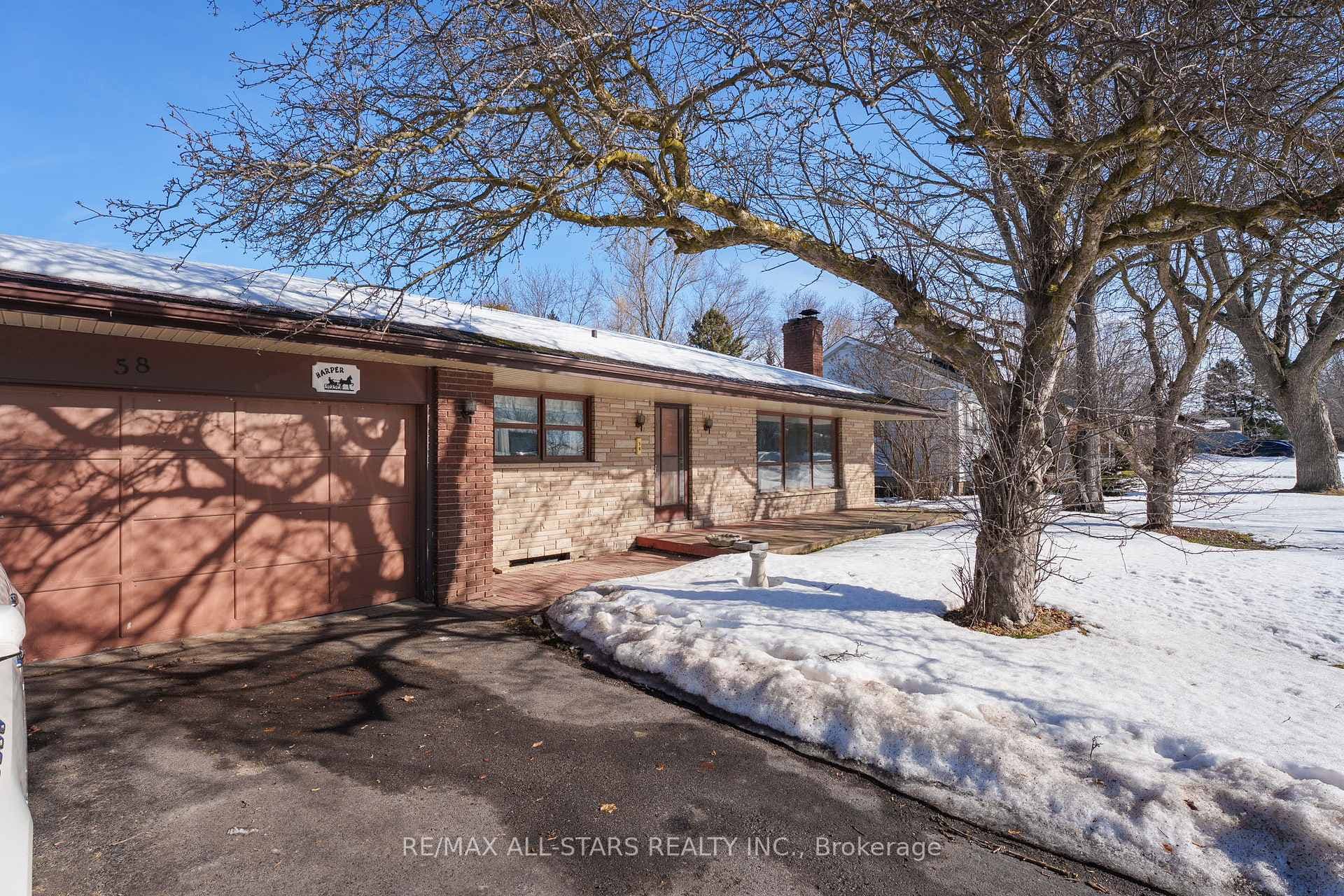 58 Farr Avenue photo 2