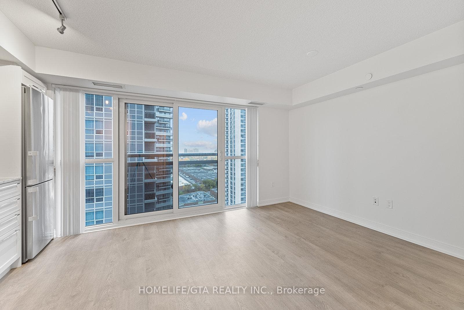 275 Village Green Square Unit 1817 photo 4