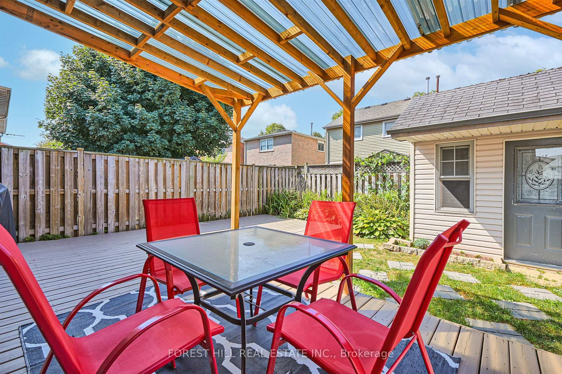 17 Rushmore Crescent photo 33