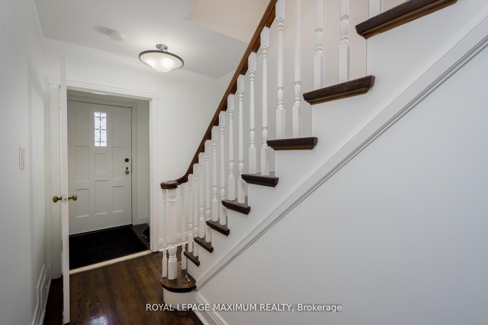 378 Prince Edward Drive photo 4