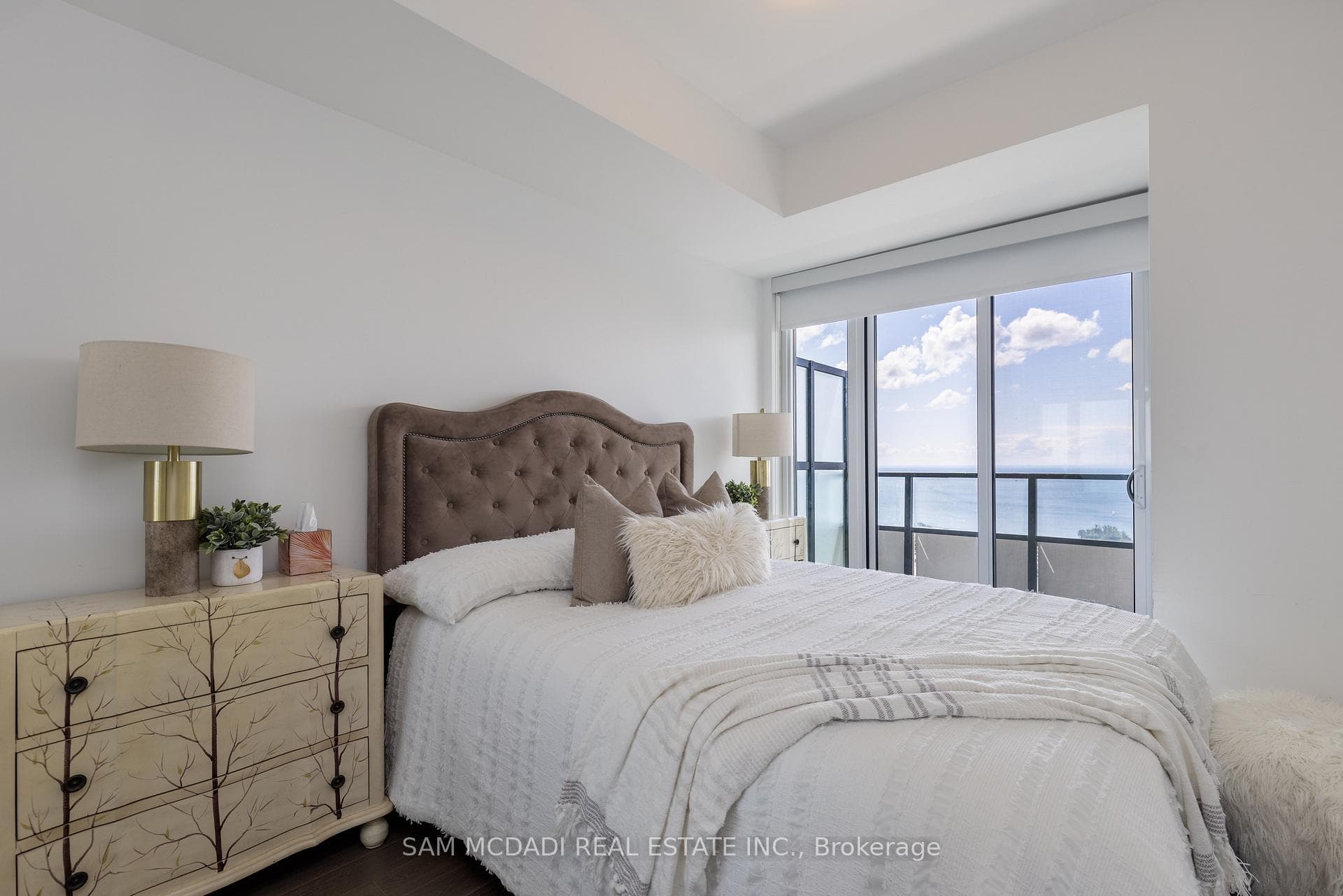 20 Shore Breeze Drive Unit 3702 photo 11